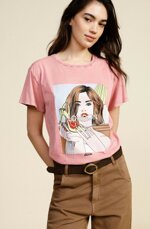 t-shirt-stampa-grafica-con-manica-corta