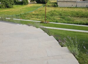 Giardini privati con verde a sfioro e flora mediterranea Giardini privati con verde a sfioro e flora mediterranea