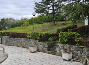 Giardino privato con progettazione verde e massi ciclopici a Frossasco Giardino privato con progettazione verde e massi ciclopici a Frossasco