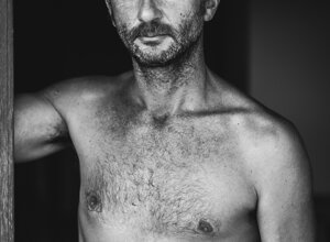 ritratto%20uomo%20bianco%20e%20nero.jpeg
