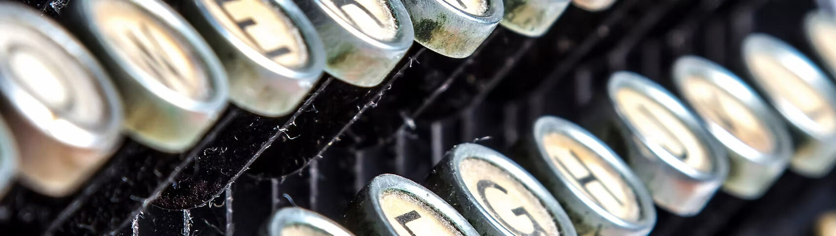 Polvere di Cristina Fabbrini Serravalle | Recensioni | Macchina da scrivere