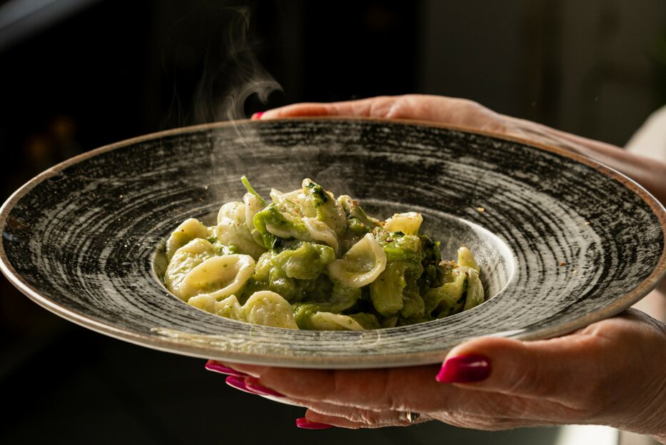 piatto orecchiette rape mani.jpeg