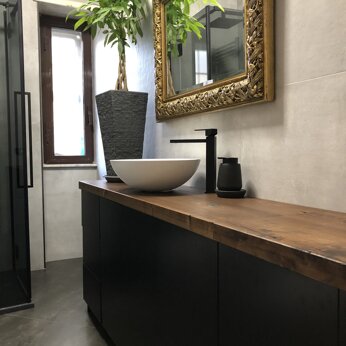 Mobile su misura in legno realizzato artigianalmente Mobile su misura in legno realizzato artigianalmente
