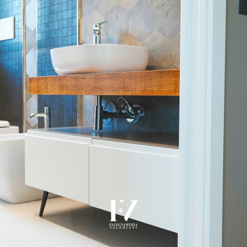 Arredo bagno contemporaneo con mobile su misura