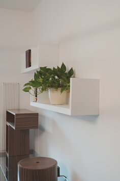 Finiture di pregio su mobile da studio su misura