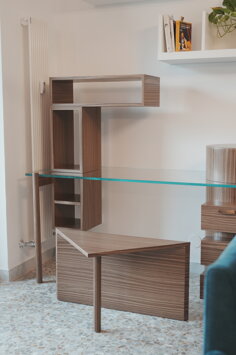 Mobile studio funzionale con area lavoro integrata