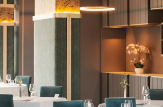 Buffet moderno con arredi su misura per hotel Buffet moderno con arredi su misura per hotel