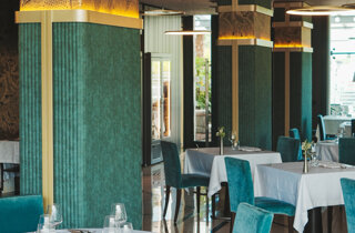 Zona pranzo colazione hotel con arredi personalizzati Zona pranzo colazione hotel con arredi personalizzati
