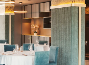 Reception hotel di lusso con mobili su misura