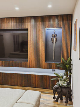 Mobile porta TV moderno con doghe in legno