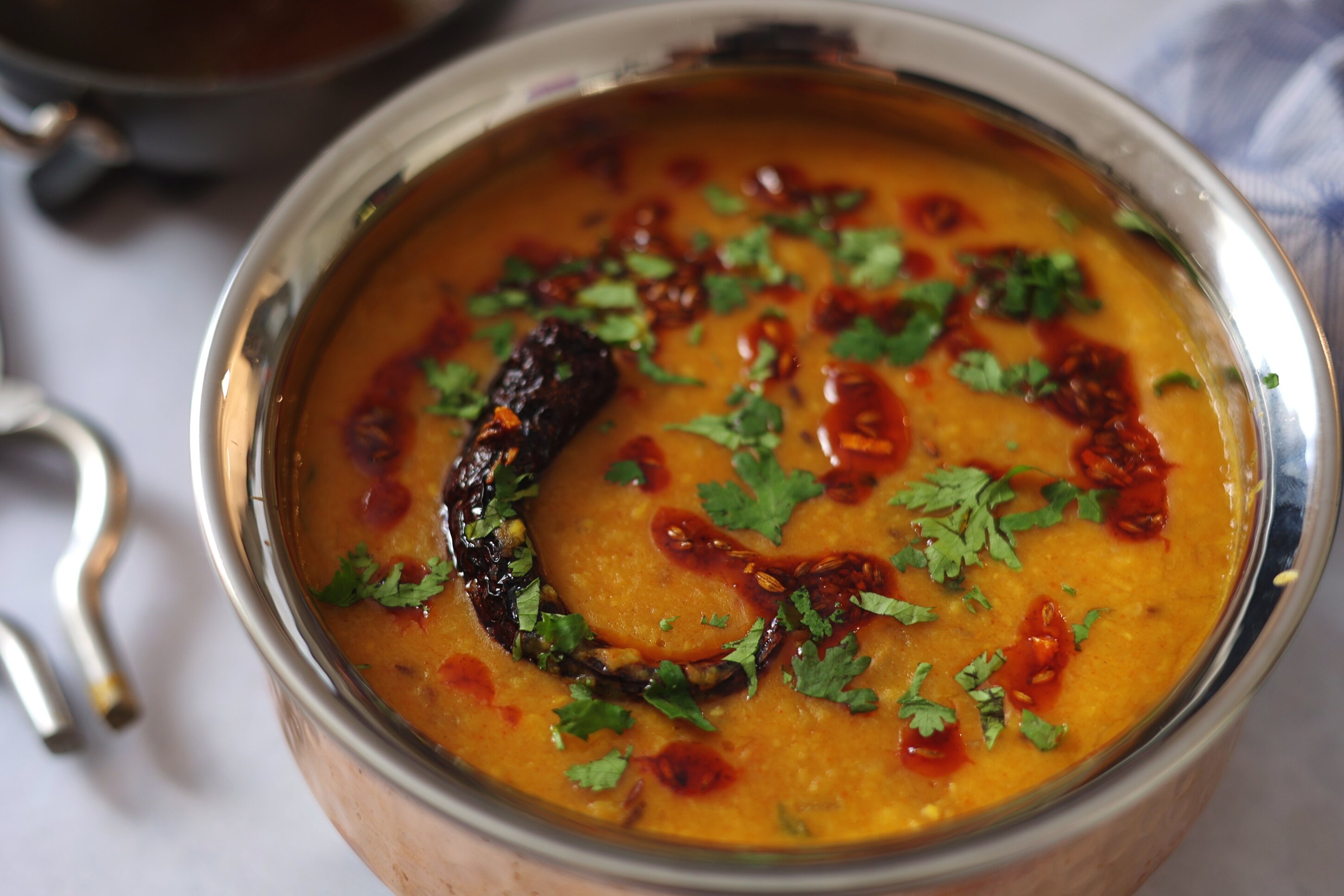 Dal Tadka - temperierte Linsen im Restaurantstil