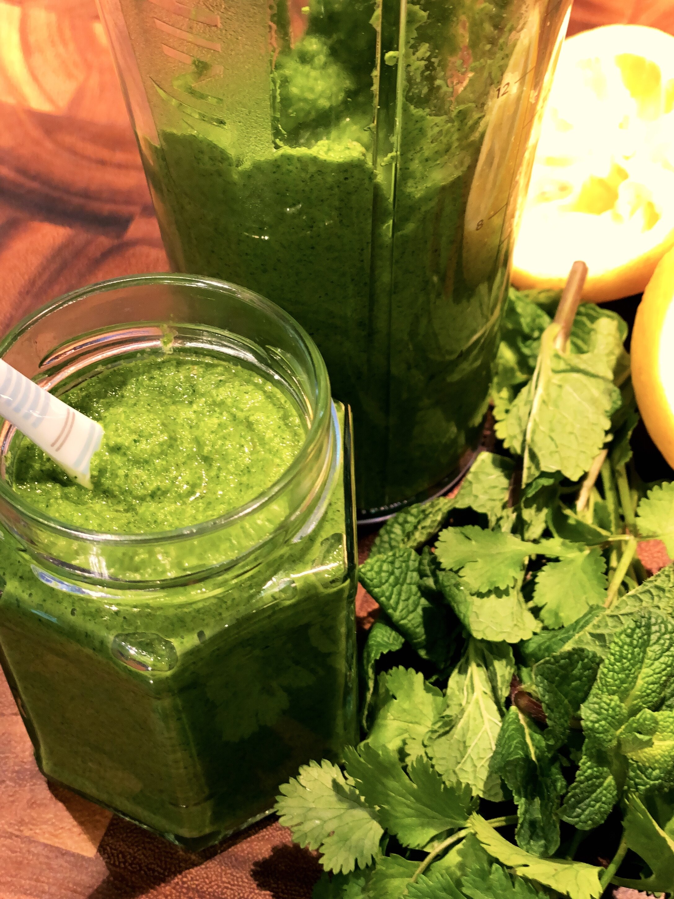 Dhaniya Pudina Chutney - Dip aus Minze und Koriandergr&uuml;n