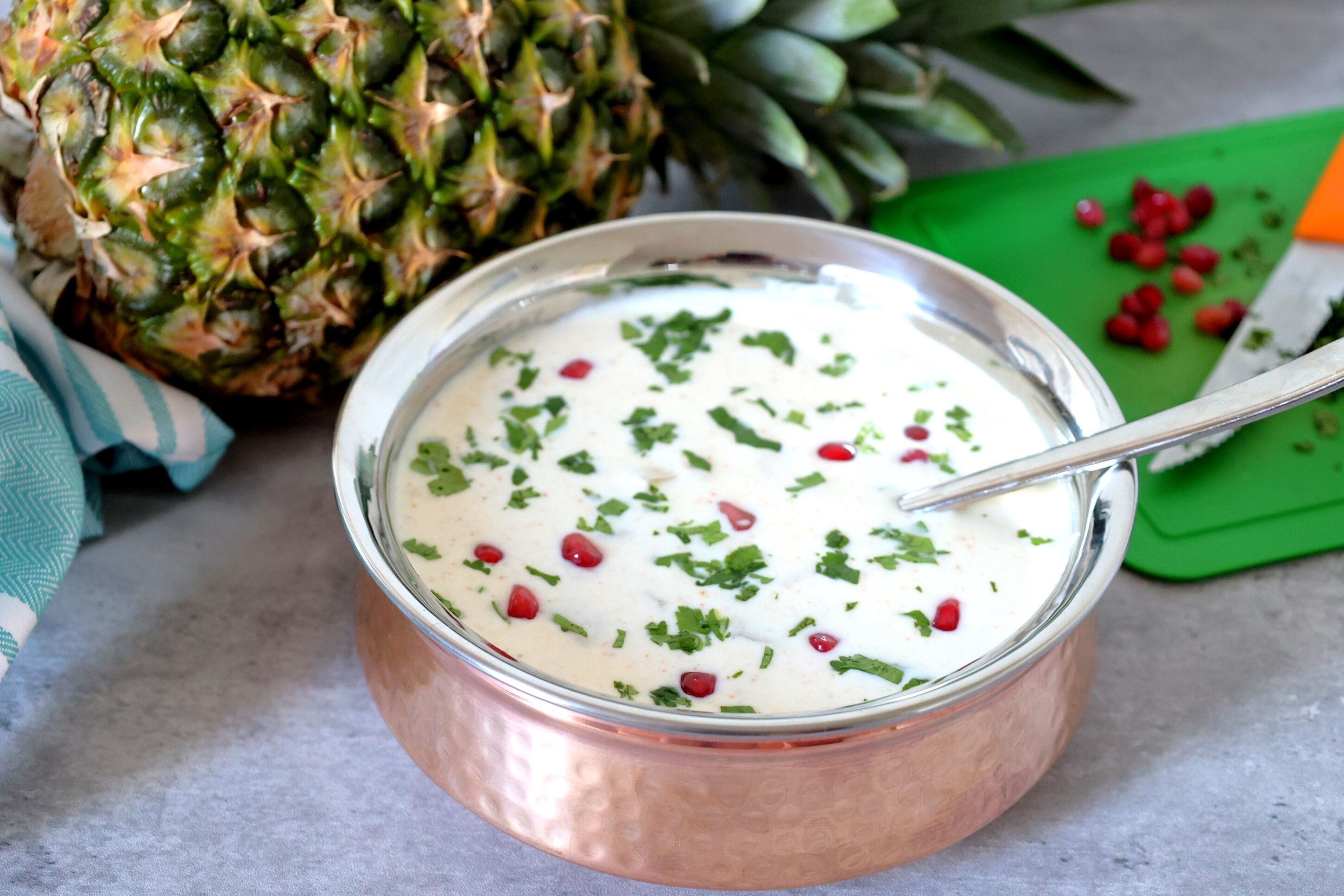 Pineapple Raita - Ananasst&uuml;cke in einer w&uuml;rzigen s&uuml;&szlig;-saueren Joghurtso&szlig;e