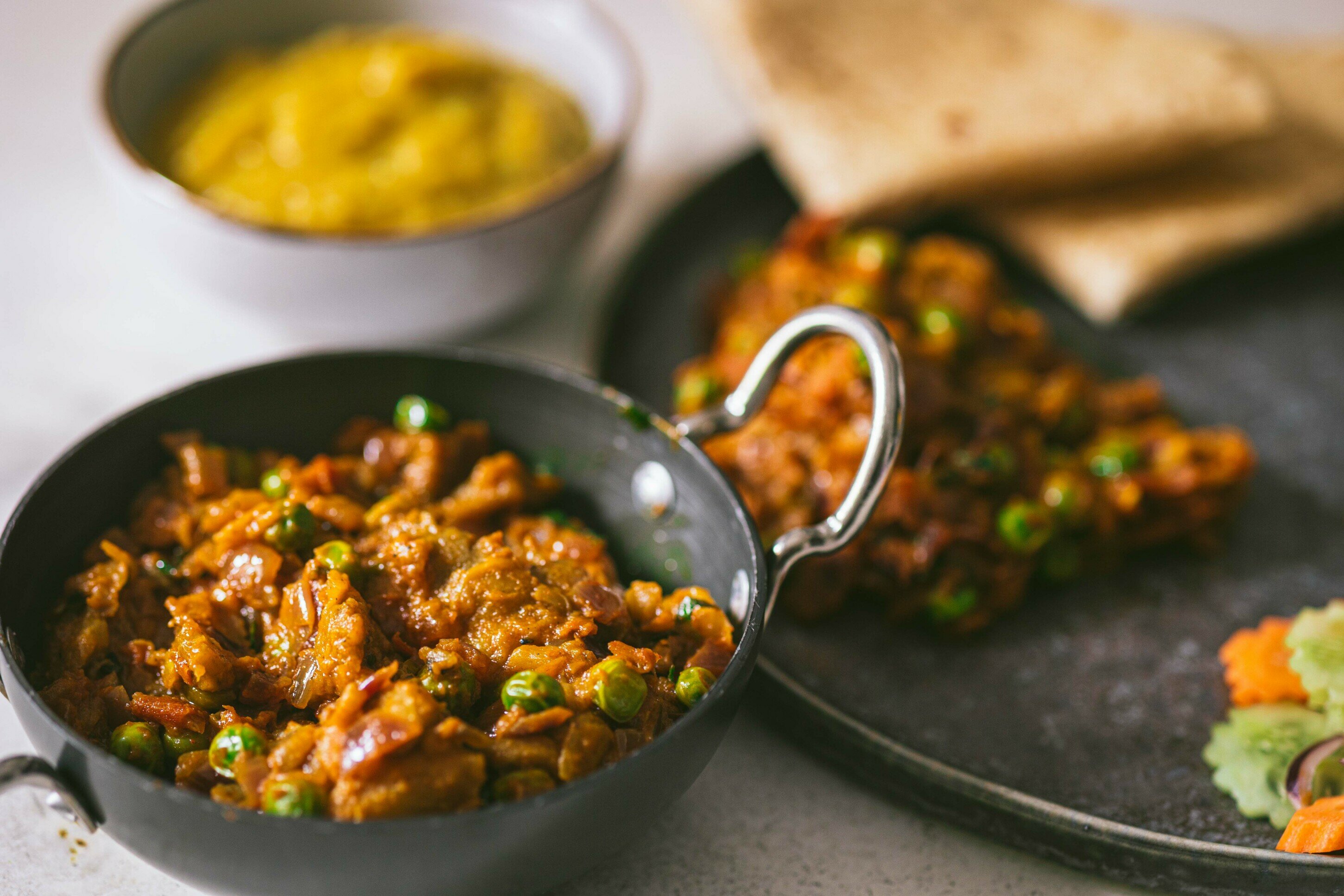 Baingan Bharta - Rauchgeröstetes Auberginenpüree nach indischer Art