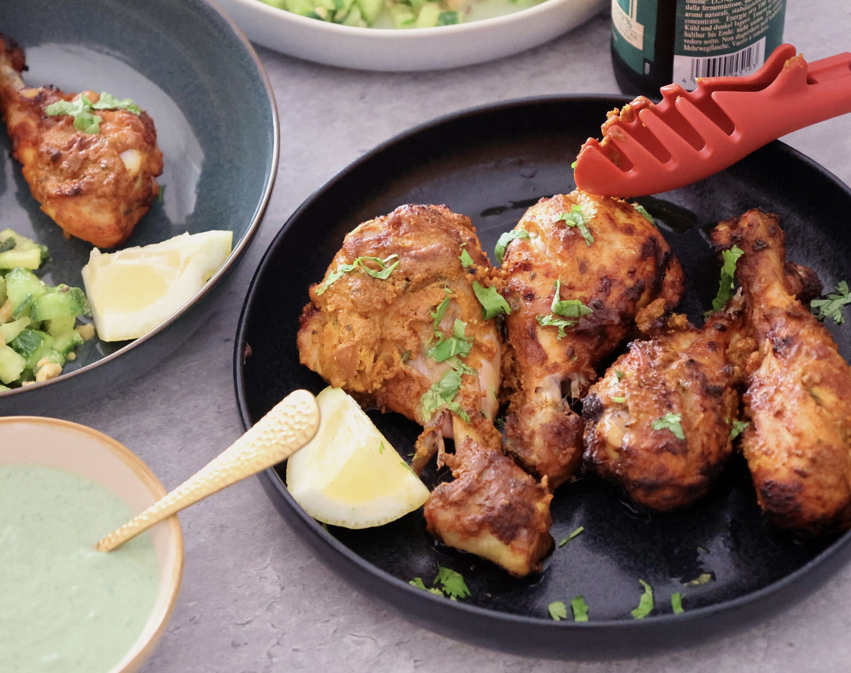 Tandoori Chicken - Gegrillte H&auml;hchenkeule eingelegt in Joghurt-Gew&uuml;rz-Marinade
