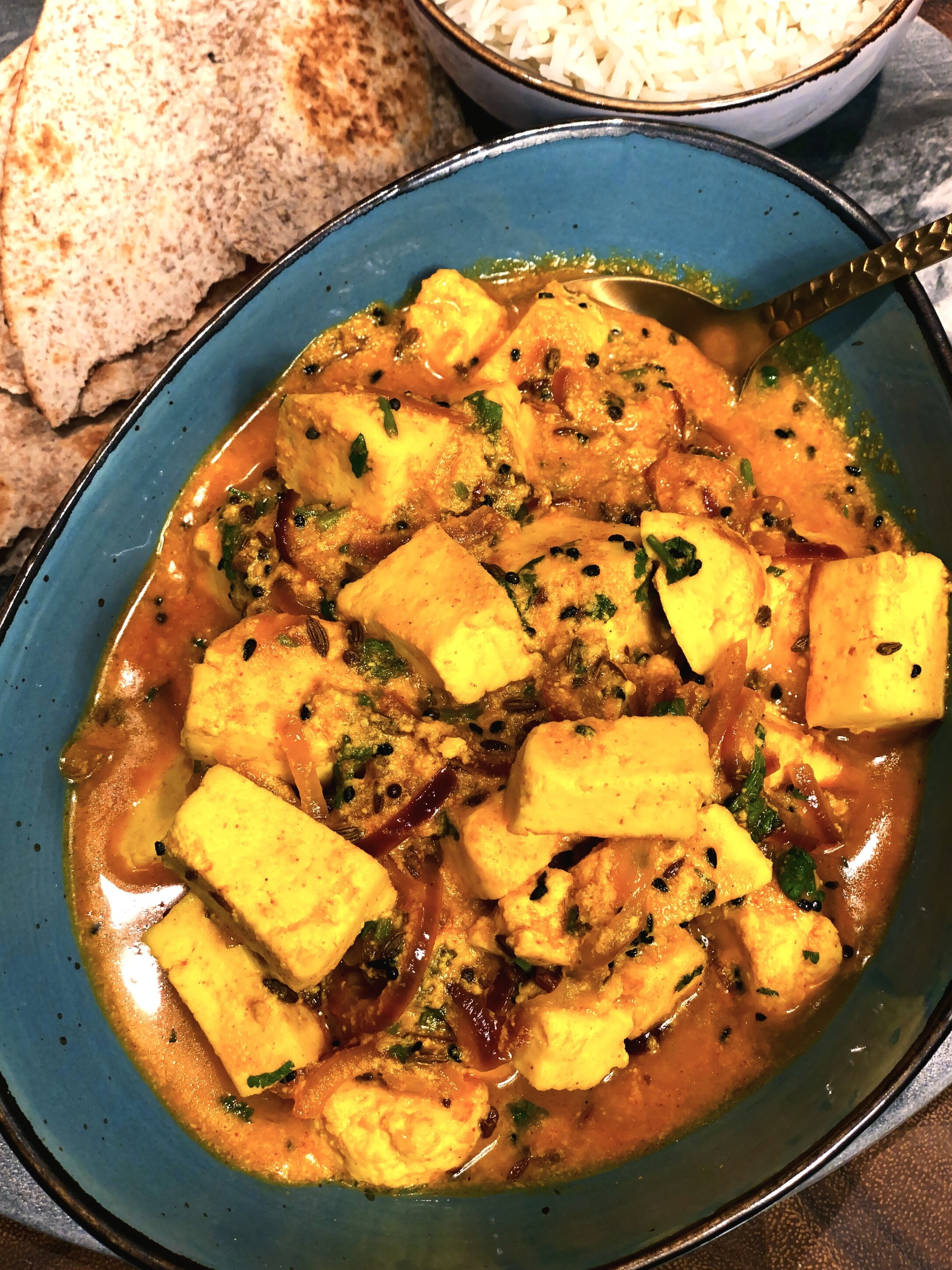 Achaari Paneer - Indischer K&auml;se in einem Curry mit Joghurt und Picklegew&uuml;rzen