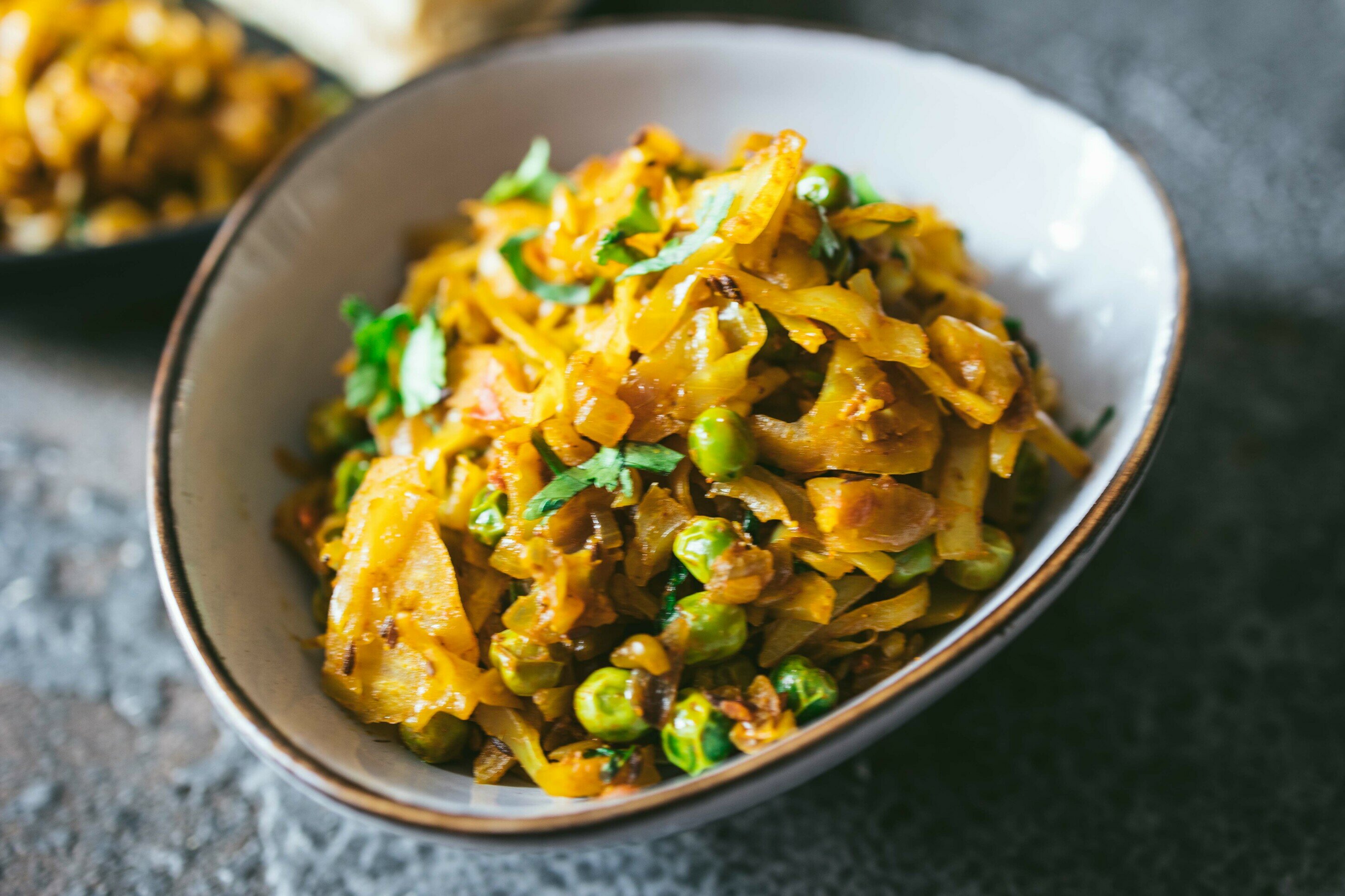 Patta Gobhi Matar Sabzi - Weißkohl-Erbsen-Pfanne