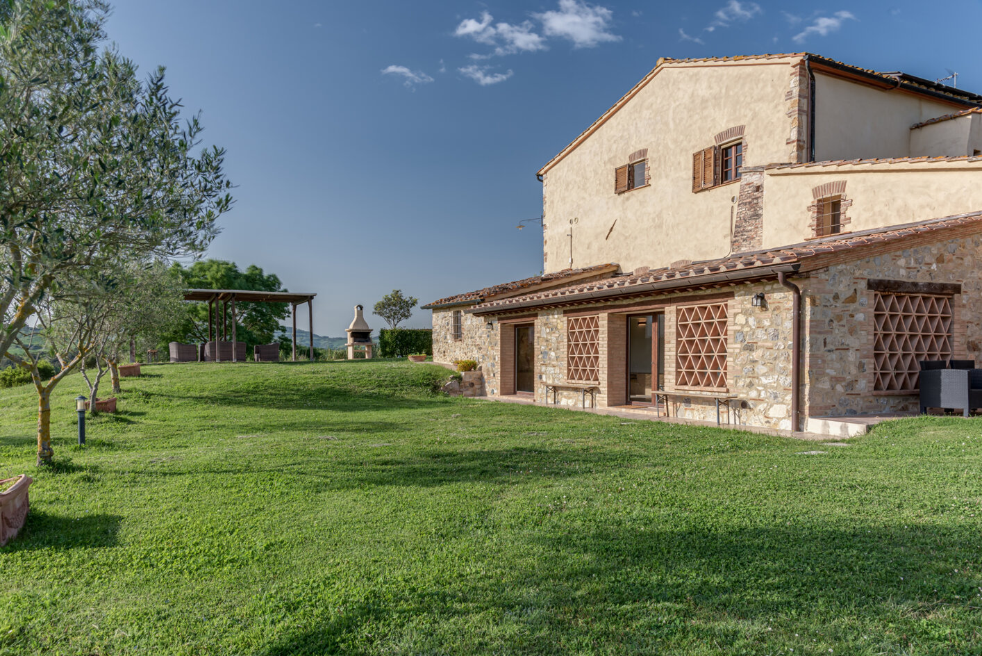 Wide outdoor room for large groups - Exclusive Tuscan Villa