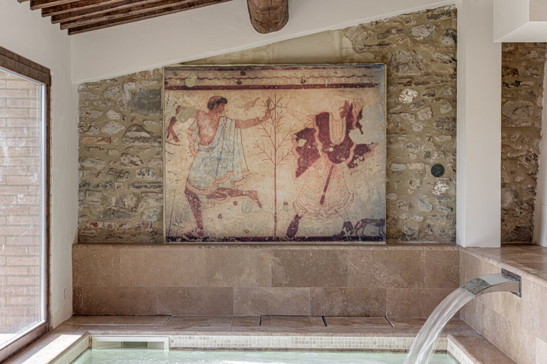 Relaxation room with SPA and peaceful view, dedicated to wellness retreats in Tuscany