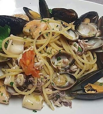 Spaghetti allo scoglio La Veranda sul Mare Spaghetti allo scoglio La Veranda sul Mare