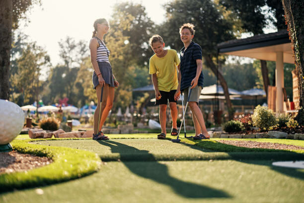 Sfida in Famiglia: Il Divertimento del Minigolf a Lignano Sabbiadoro! ⛳️