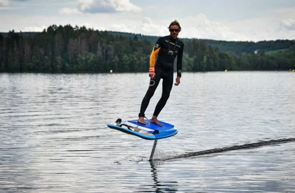 SUP Elettrico a Lignano: Navigare tra Mare e Laguna senza Fatica