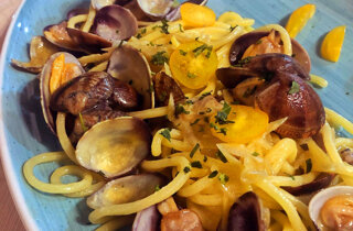 risotto_con_gamberetto_di_nassa_fiori_di_zucca_e_cialda_al_nero_di_seppia.jpeg