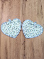 coppia-presine-non-ricamabili-a-cuore-fiorellini-azzurri