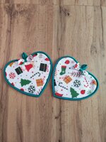 coppia-presine-non-ricamabili-a-cuore-simboli-natale-verde