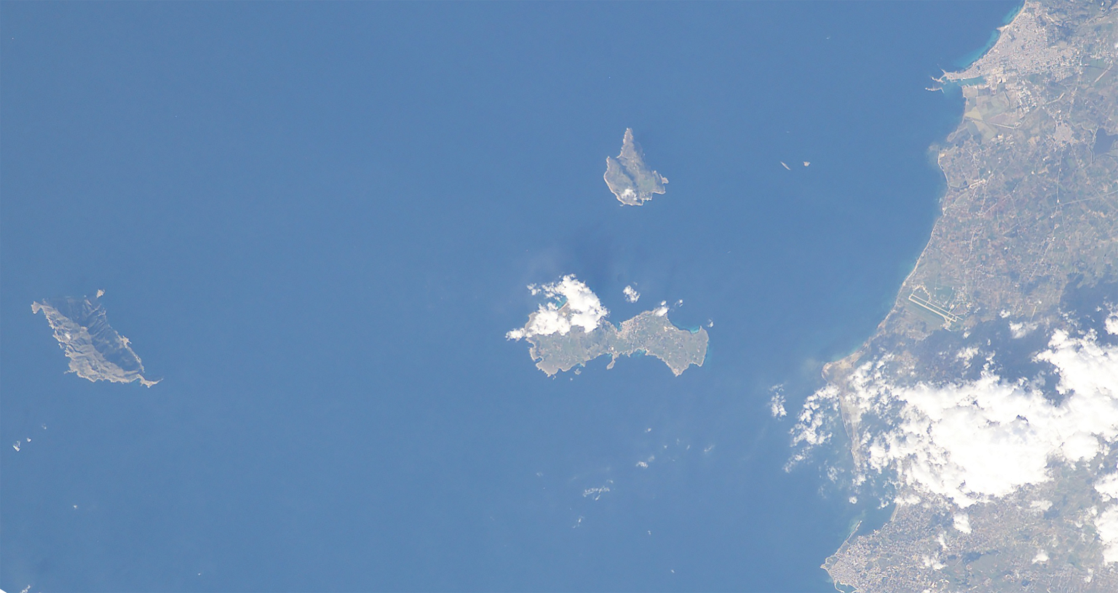 isoleegadifotosatellitariafontewikiwand1