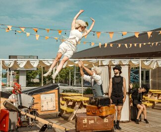 JTdCJTIyZnIlMjIlM0ElMjJGaWd1cmUlMjBhY3JvYmF0aXF1ZSUyMHN1ciUyMHN0cnVjdHVyZSUyMGxvcnMlMjBkJUUyJTgwJTk5dW4lMjBzcGVjdGFjbGUlMjBkZSUyMGNpcnF1ZSUyMGRlJTIwcnVlJTIyJTdE