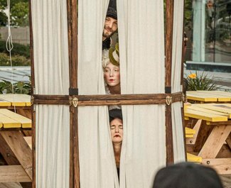 eyJmciI6IkludGVyYWN0aW9uIHBv6XRpcXVlIGVudHJlIGFydGlzdGVzIGV0IGTpY29yIGRlIHNwZWN0YWNsZSBkZSBjaXJxdWUifQ==