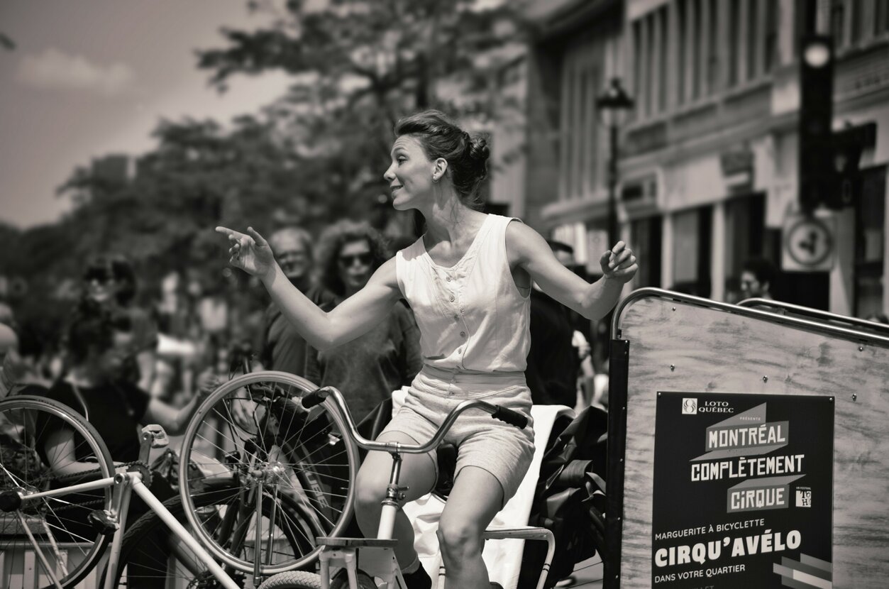 JTdCJTIyZnIlMjIlM0ElMjJBcnRpc3RlJTIwZGUlMjBjaXJxdWUlMjBlbiUyMGQlQzMlQTlwbGFjZW1lbnQlMjAlQzMlQTAlMjB2JUMzJUE5bG8lMjBsb3JzJTIwZCVFMiU4MCU5OXVuJTIwc3BlY3RhY2xlJTIwZGUlMjBydWUlMjIlN0Q=