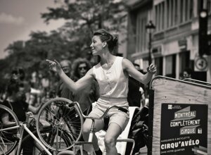 eyJmciI6IkFydGlzdGUgZGUgY2lycXVlIGRlIHJ1ZSDgIHbpbG8gZW4gaW50ZXJhY3Rpb24gYXZlYyBsZSBwdWJsaWMifQ==