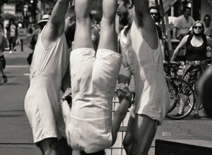 eyJmciI6IkFjcm9iYXRlcyBkZSBjaXJxdWUgZGUgcnVlIHLpYWxpc2FudCB1bmUgZmlndXJlIGNvbGxlY3RpdmUifQ==