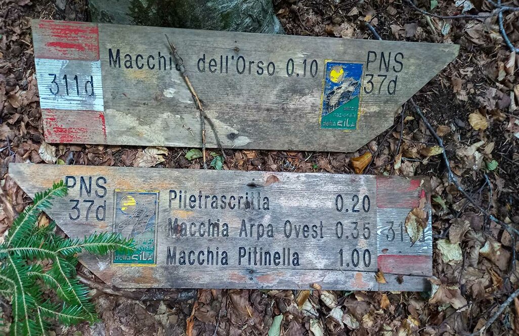 Segnaletica a Petra scritta.