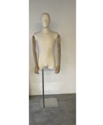 busto-uomo-con-testa-e-braccia-legno