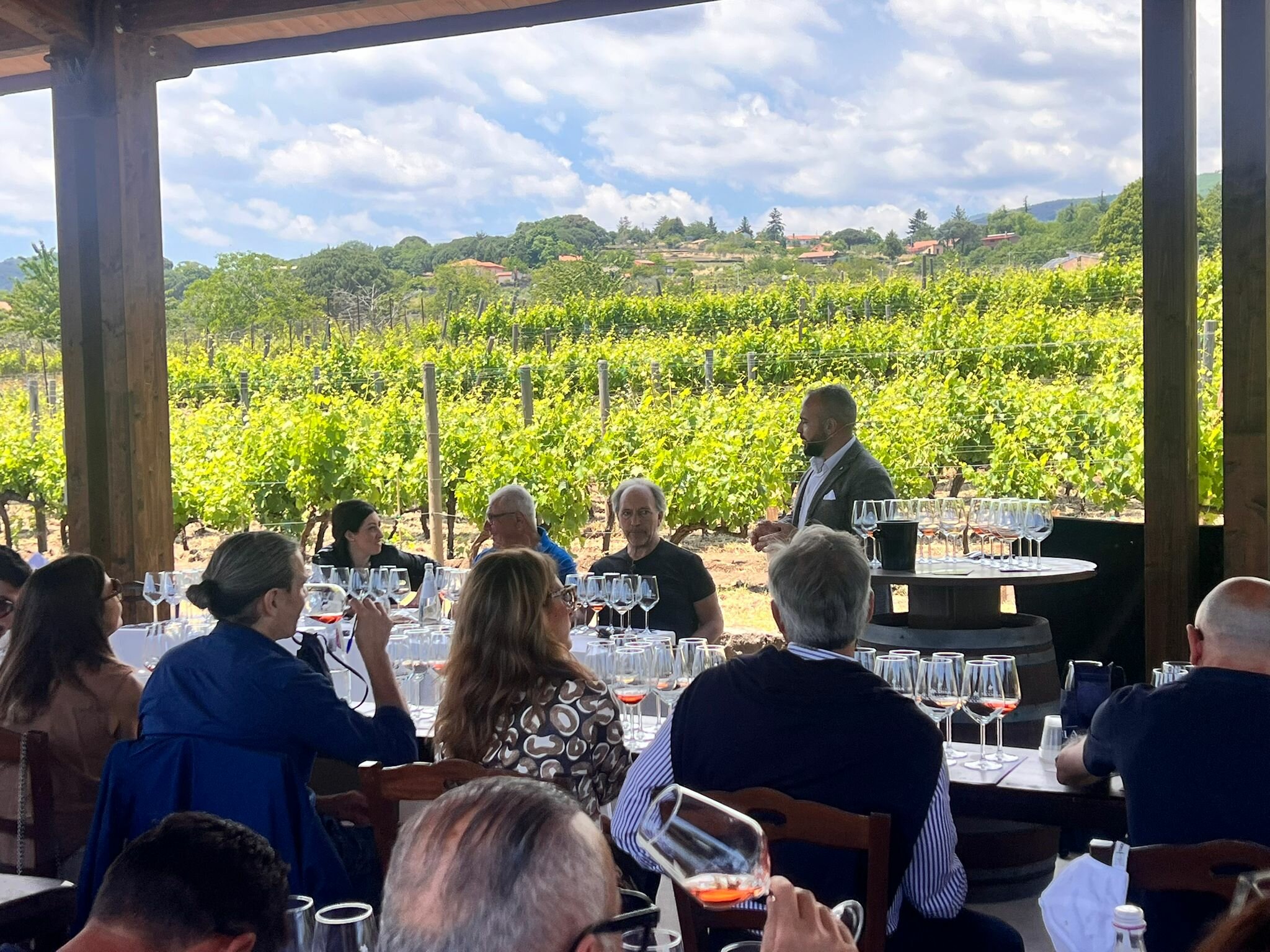 Cantine Aperte 2026, alle Tenute Nicosia il primo respiro d’estate tra vigneti, sostenibilità e calici al tramonto