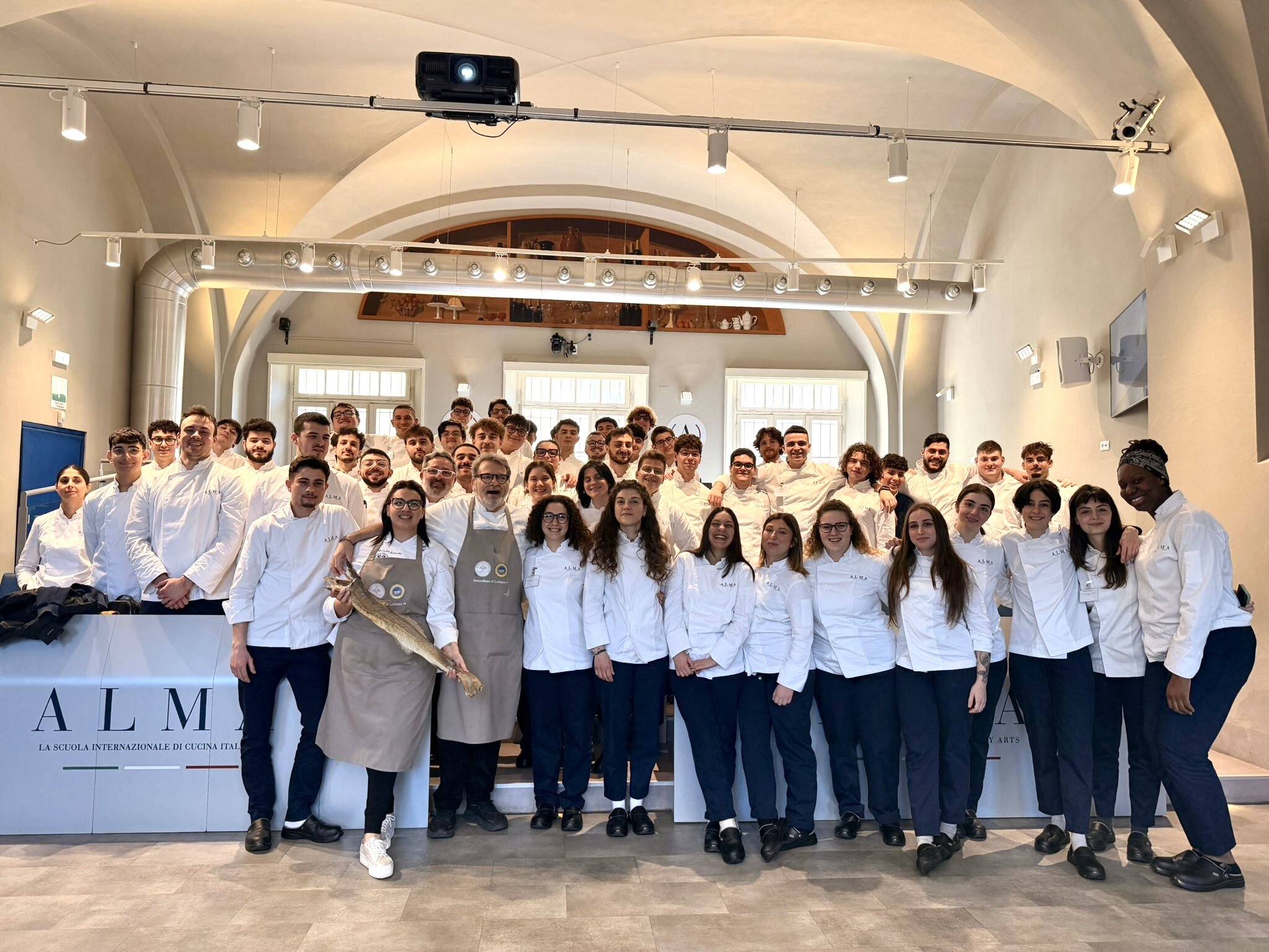 Da Messina ad Alma: la chef Carlotta Andreacchio racconta agli studenti la tradizione dello stocco a ghiotta