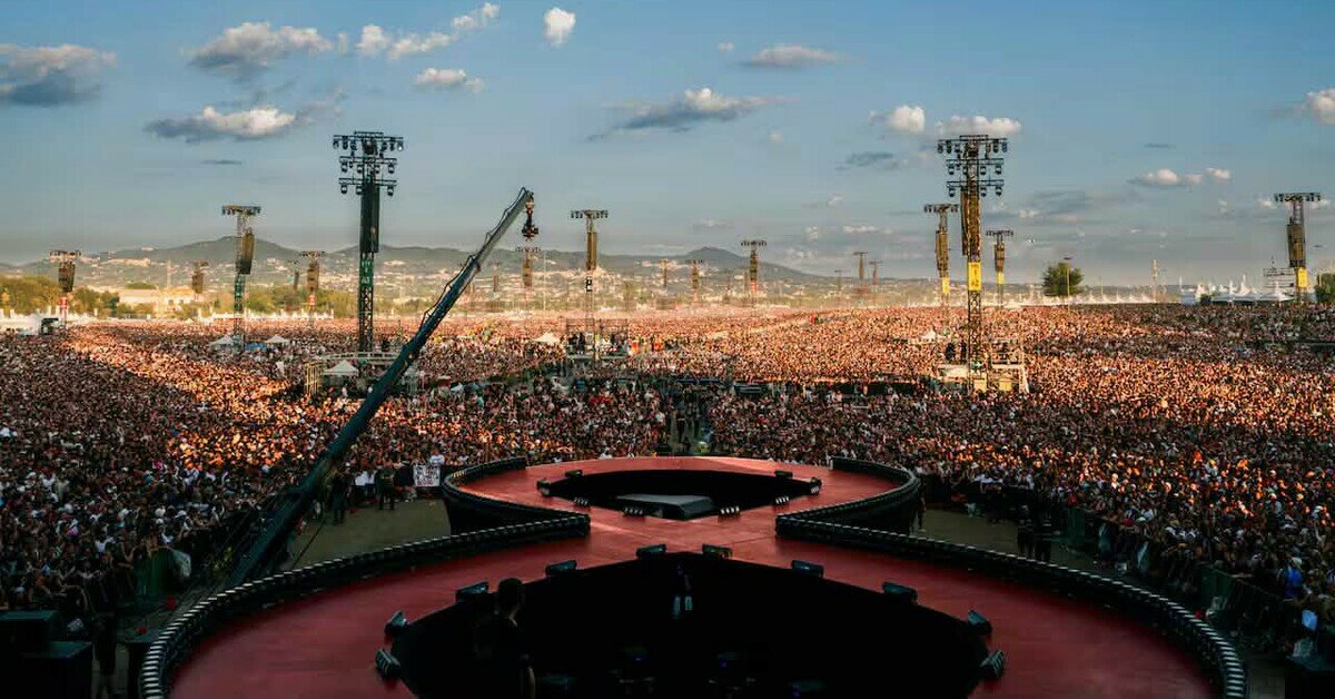 Concerto di Ultimo da record: perché tanti giovani sono andati e ci tornerebbero Concerto di Ultimo da record: perché tanti giovani sono andati e ci tornerebbero