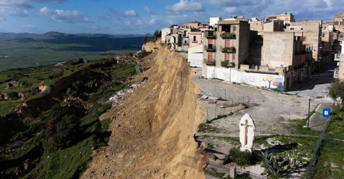 Niscemi: domani riaprono le scuole. Attivi anche sportelli psicologici per gli studenti