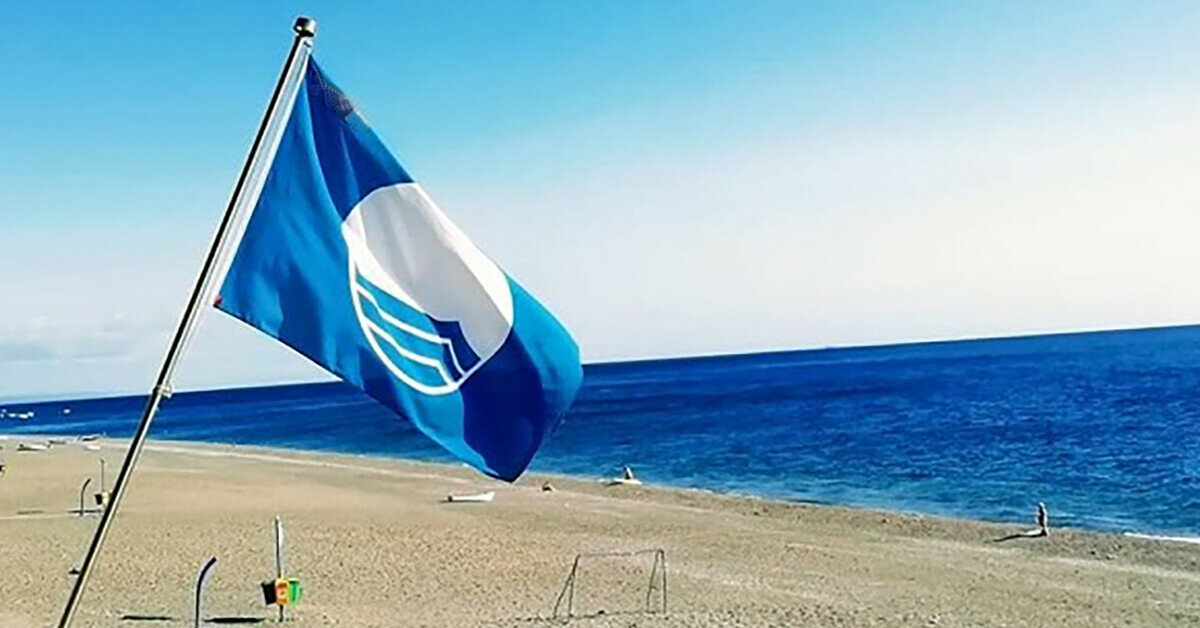 Bandiere Blu 2026: la Sicilia fa 16, ma la maggior parte dei giovani farà il bagno in acque sporche