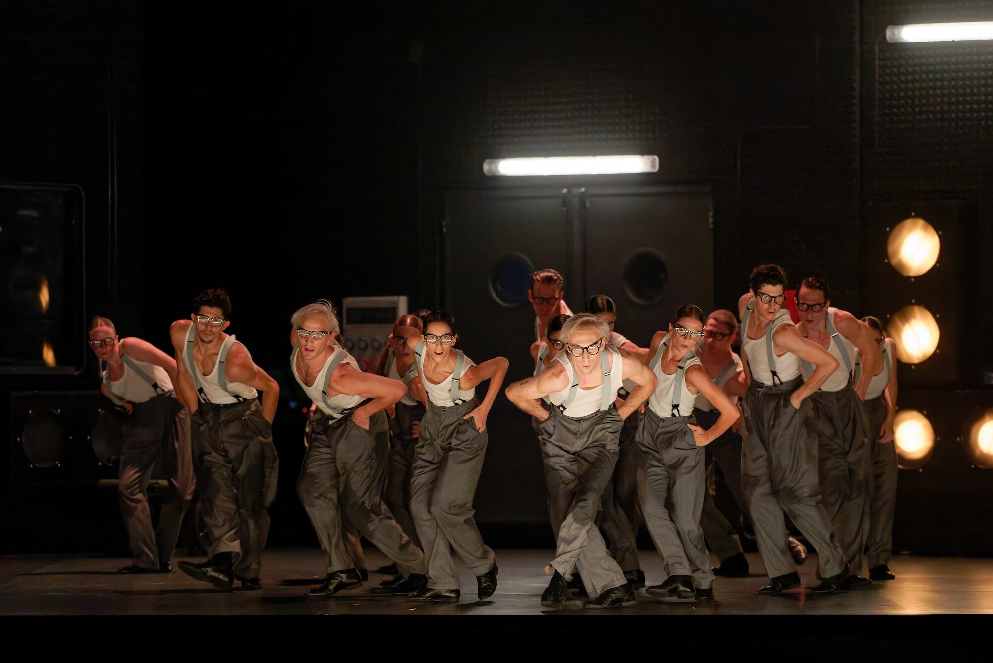 ccn-aterballetto---notte-morricone---ph.-christophe-bernard-(20).jpeg