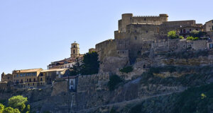 eyJpdCI6IlNhbnRhIFNldmVyaW5hIGNhc3RlbGxvIn0=