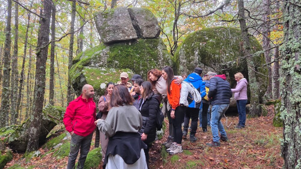 eyJpdCI6IkxhIHBpZXRyYSBkaSBHafIifQ==