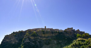 eyJpdCI6IkxhIG5hdmUgZGkgUGlldHJhIn0=