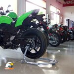cavalletto-sposta-moto-con-cursori-in-gomma