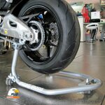 cavalletto-sposta-moto-con-cursori-a-forcella