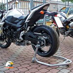 cavalletto-sposta-moto-con-cursori-in-gomma
