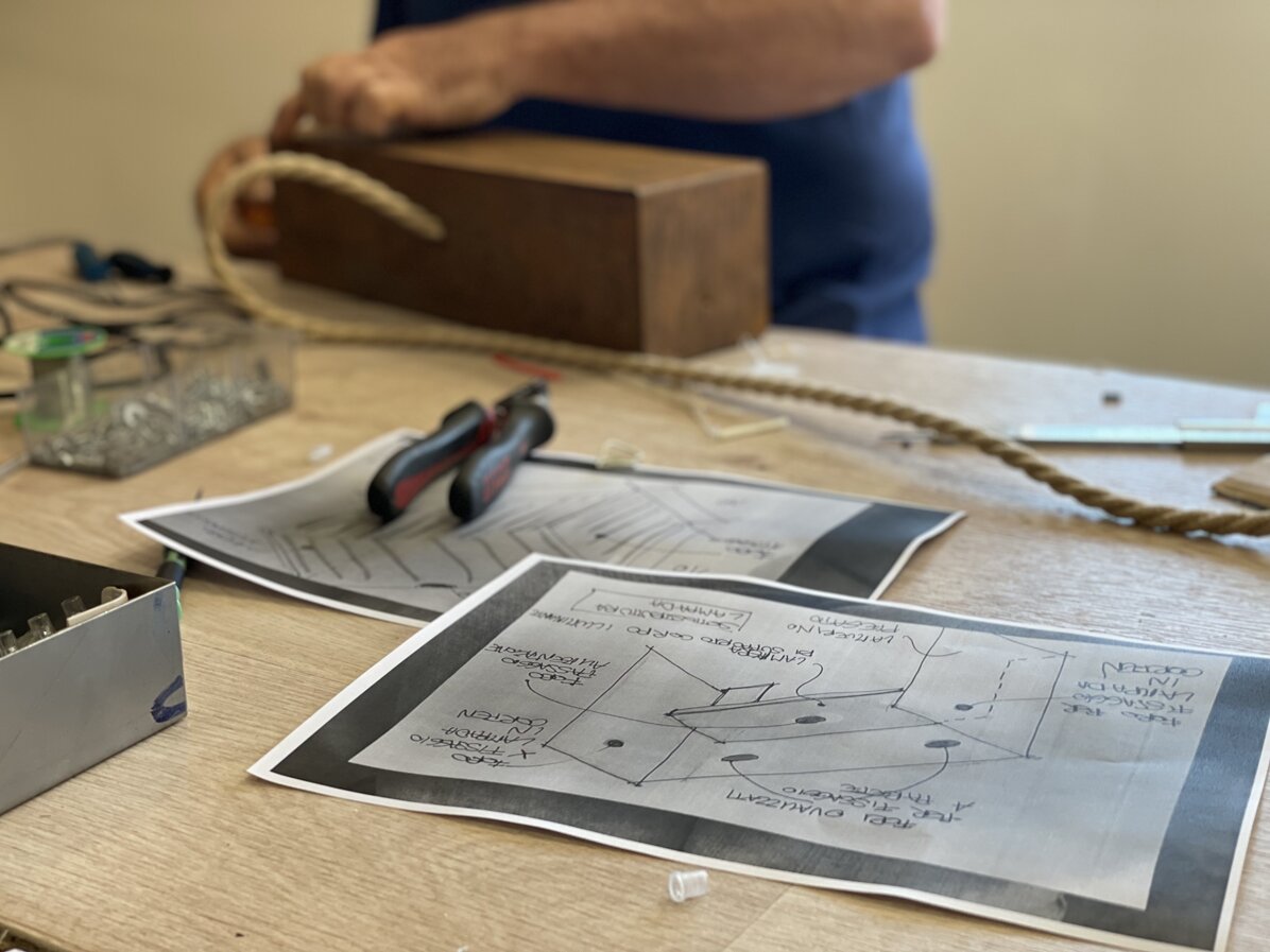 progettazione di una lampada artigianale su disegno del cliente marchioretto illuminazione laboratorio luci